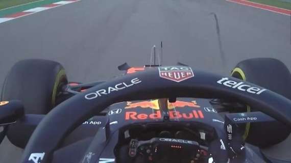 F1 | Pazzesco, Hamilton-Verstappen quasi a contatto: arriva l'offesa e il gestaccio di Max