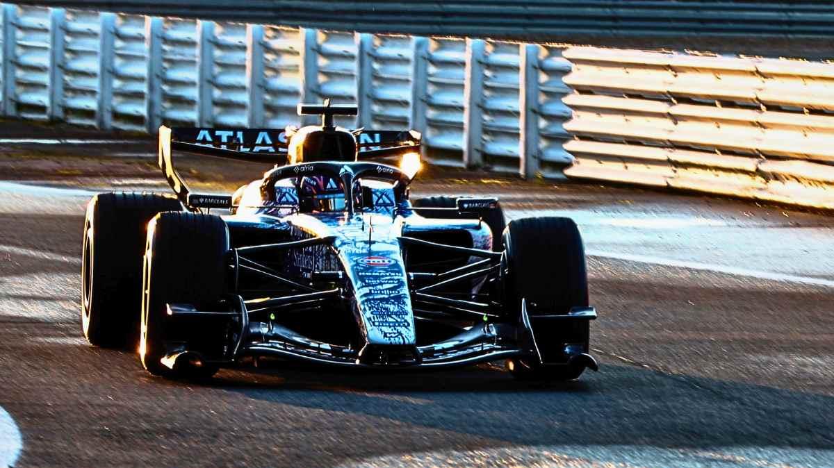 Williams, la FW48 in pista a Silverstone: spunta il Pull Rod anteriore. Vowles: "Sainz e Albon già positivi"