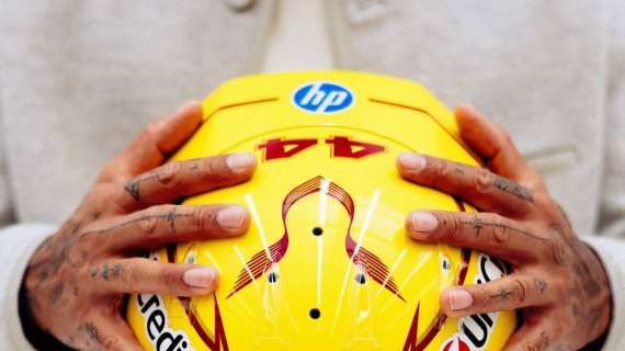 F1 | Ferrari, Hamilton rifà il look al casco: scelto il giallo Modena! 