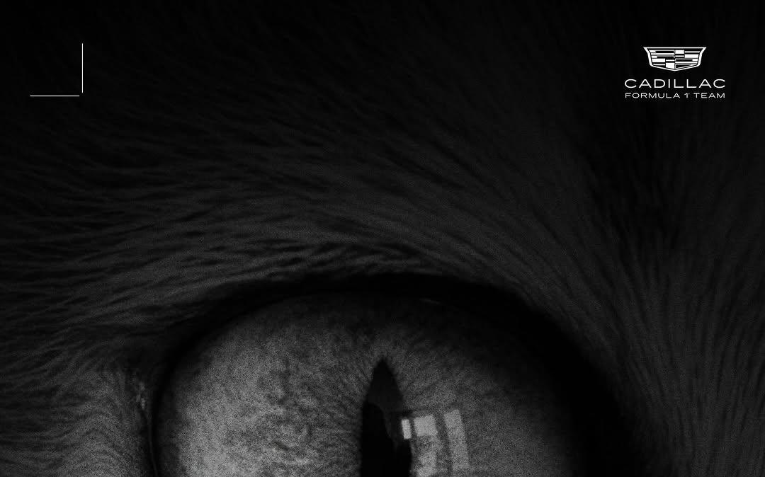 Cadillac gioca con il mistero: quell’occhio che può cambiare tutto