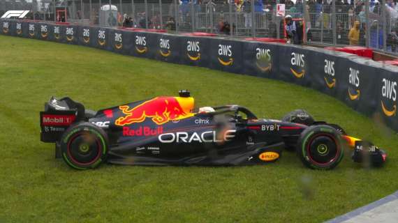 Formula 1 | Red Bull in difficoltà con la pioggia. Verstappen si gira, Vanzini duro