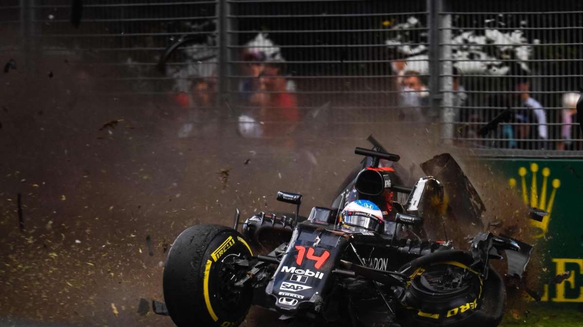 F1 | Alonso sfiorò la tragedia a Melbourne: quel volo rese inevitabile l’Halo