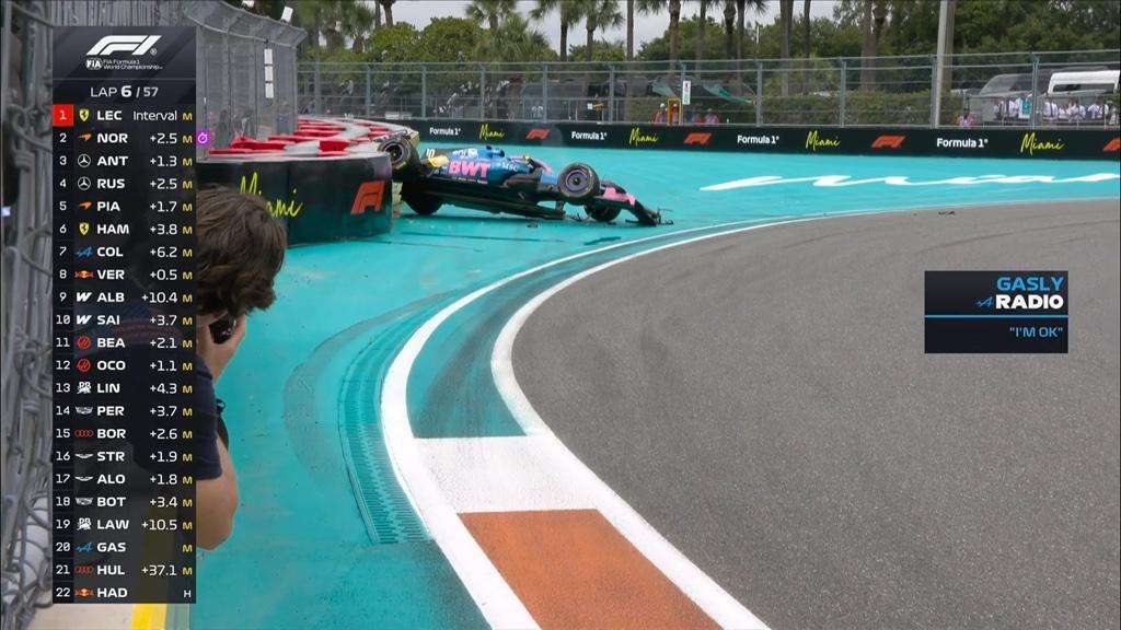 F1 | Gp Miami, doppio incidente di Hadjar e Gasly si ribalta: safety car