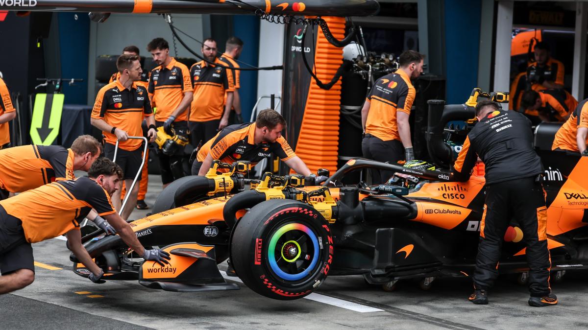 F1 | Di cosa si parla nel gruppo What's App dei piloti? Lo svela Albon