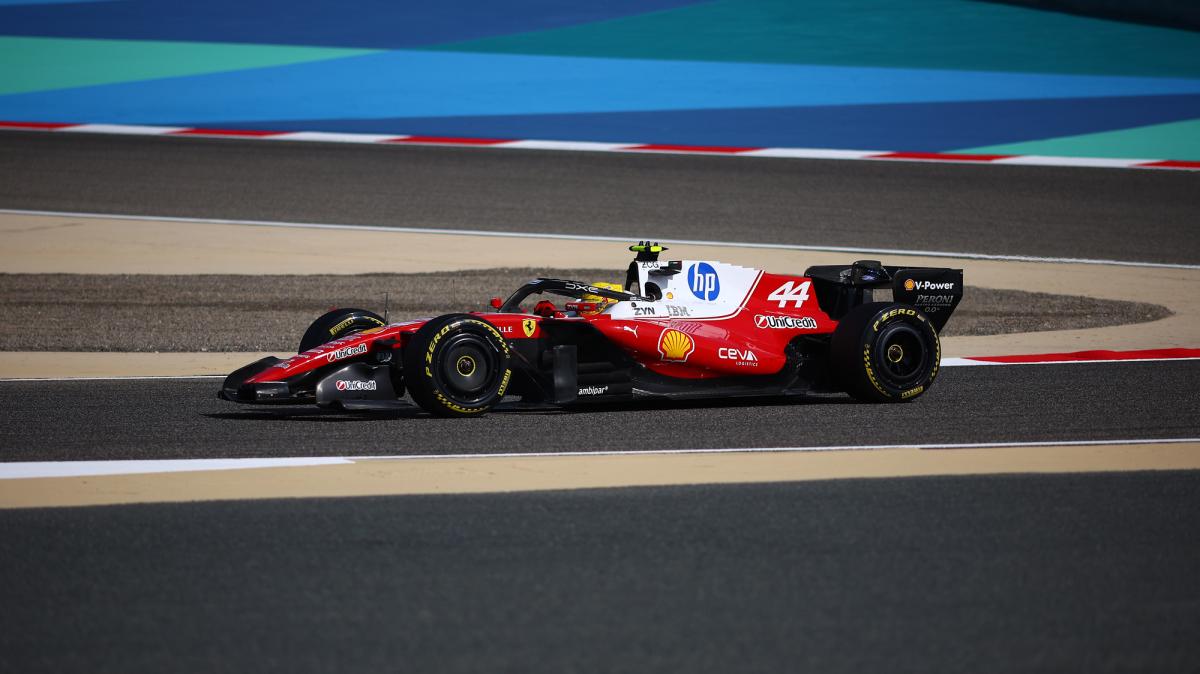 F1 Test, Brivido Ferrari: Hamilton fermo ai box per un "piccolo problema", poi il ritorno in pista per il finale