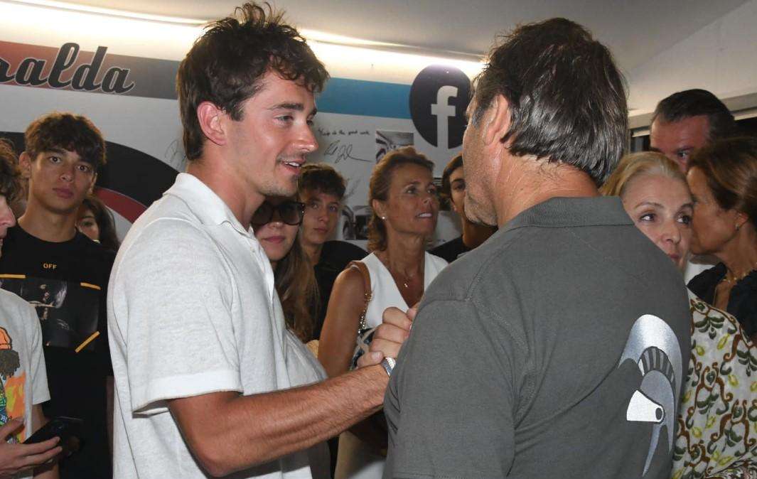 F1 | Ferrari, Leclerc dà spettacolo sui kart ad Arzachena