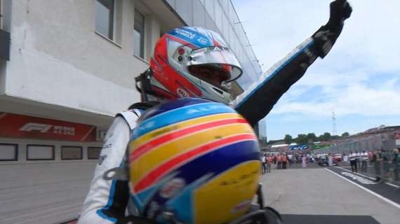 Formula 1 | Alpine, Alonso-Ocon un abbraccio che sa di vittoria ex aequo