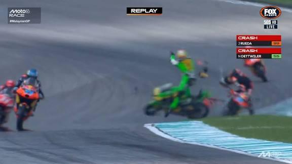Moto 3 - Paura a Sepang grave incidente tra Dettwiler e Rueda