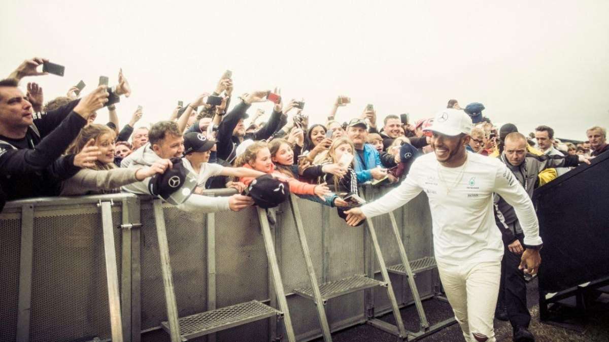 F1 / Bahrain: vince Hamilton, Leclerc 3° tradito dall'ERS. Vettel si gira e manca il finale mozzafiato