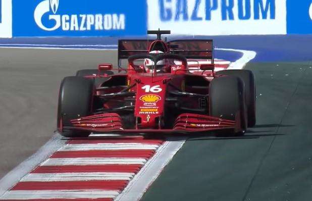 Formula 1 | Sochi, l'analisi della Ferrari: tempismo per Sainz, pugno di mosche Leclerc