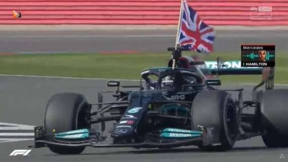 Formula 1 | Gp Silverstone, Hamilton vince: Leclerc sorpassato al 51° giro. Verstappen fuori. Bottas 3°