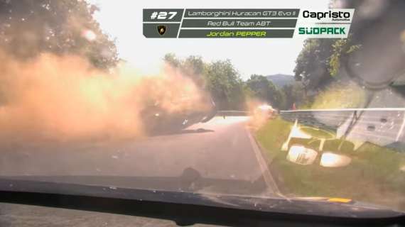 Endurance | Aston Martin si ribalta in un violento incidente al Nordschleife