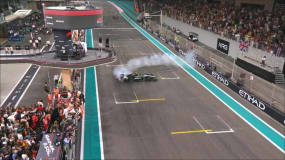 F1 | GP di Abu Dhabi:  Donuts di Hamilton per saluto al team Mercedes