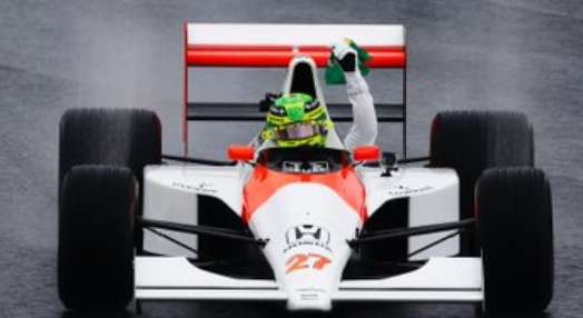 F1 | Brasile, spettacolo Hamilton con la McLaren di Senna