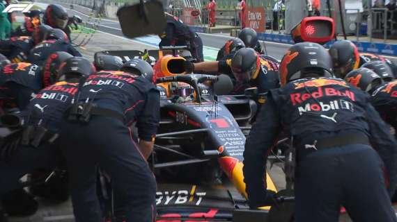 Diretta Formula 1 Austria | Red Bull, Verstappen si lamenta, Perez si ritira. Leclerc 2° a caccia