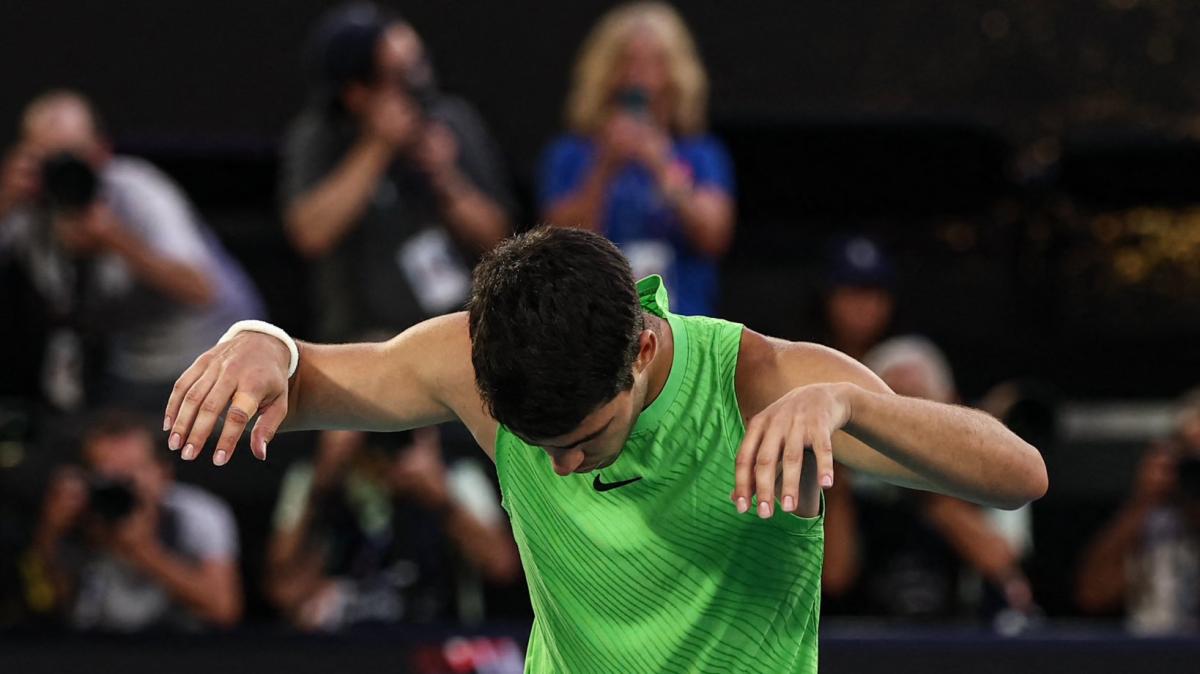Tennis, Alcaraz epico! In finale agli Australian Open: omaggia Alonso nell'esultanza