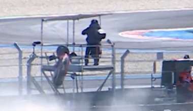 Incidente choc di Acosta in MotoGP: sfiora il cameraman - VIDEO
