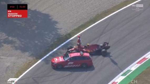 Formula 1 | Monza, FP2: brutto incidente per Sainz. Il pilota Ferrari dolorante al collo