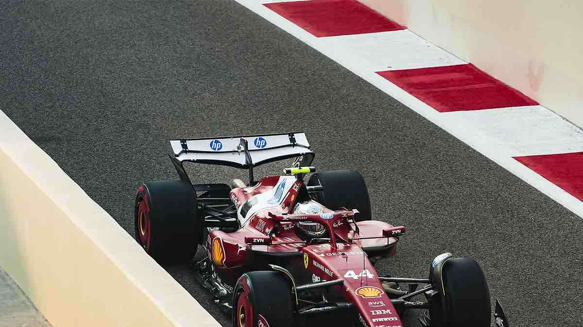 Q1 Qualifiche Abu Dhabi, Hamilton ancora out. Piastri strappa 