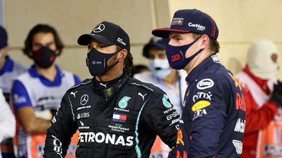 Formula 1 / De Vries esagera: "Hamilton e Verstappen come Messi e CR7"