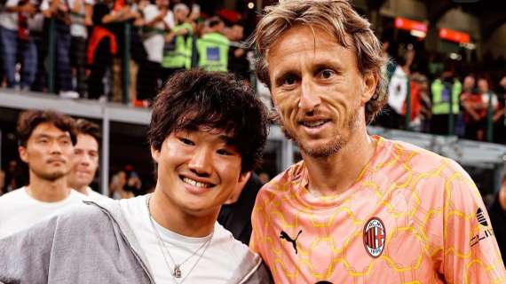 F1 | Tsunoda ospite a San Siro del Milan: la foto con Modric