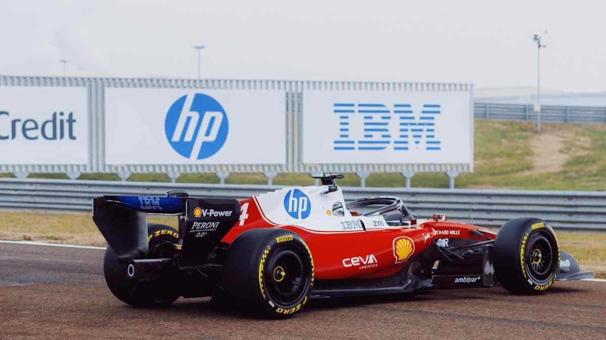 F1 Tecnica, la grande "Vela Bianca" sulla Ferrari SF-26: stabilità e flussi per l'Active Aero