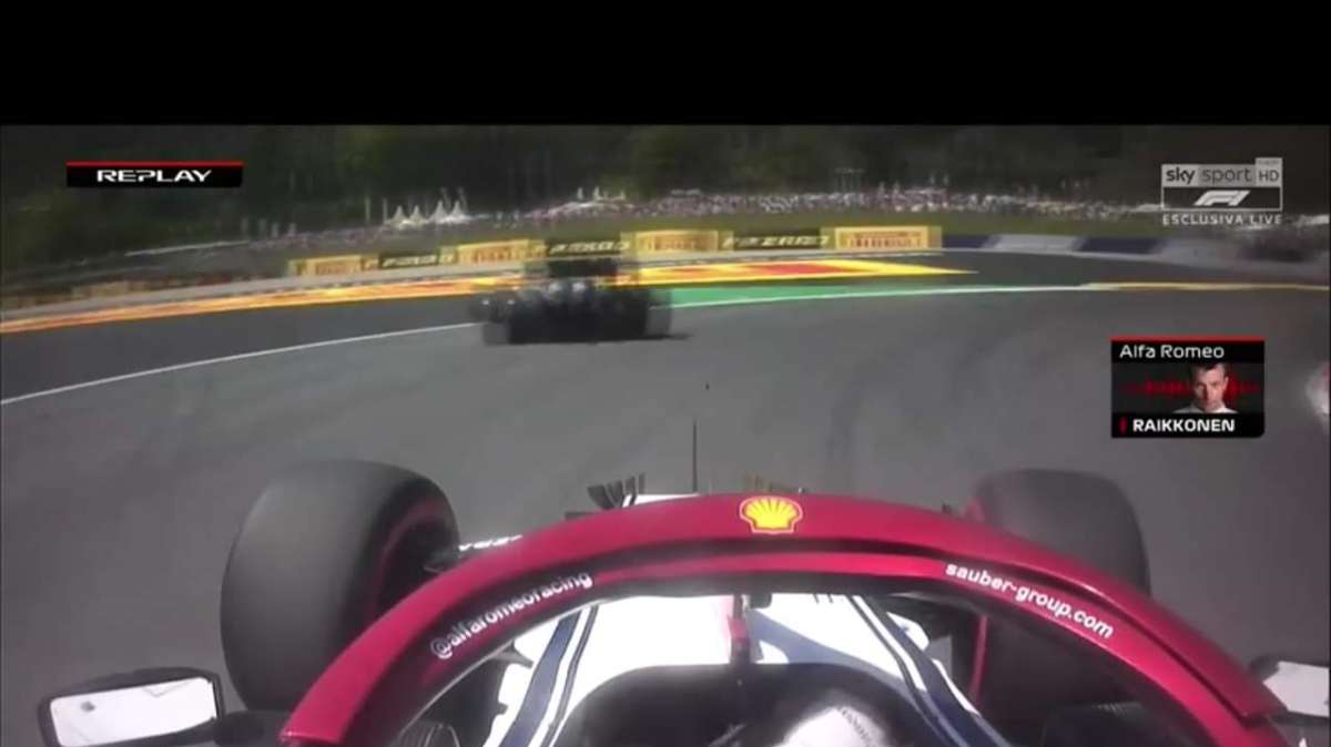 F1/ Gp Austria: Hamilton, impeding su Raikkonen. Kimi gli fa il dito medio
