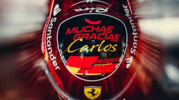 F1 | Ferrari, Leclerc omaggia Sainz con casco speciale e dedica ad Abu Dhabi