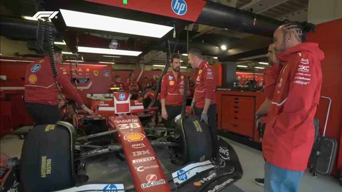 F1 Formula 1 | FP1 Messico, Hamilton nel box, Fuoco con la sua Ferrari