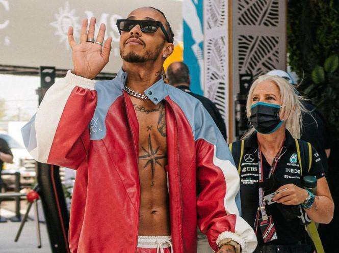 Formula 1 | Miami, il fashio stylist manda Hamilton a petto nudo: un successo