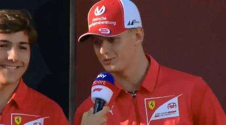F1 / Ferrari 90, piazza Duomo ruggisce per Mick Schumacher: "Schumy!"