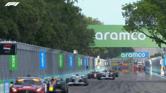 Diretta Formula 1 | Ferrari, Leclerc voleva rientrare, il team dice no. Dubbio Mercedes-Hamilton