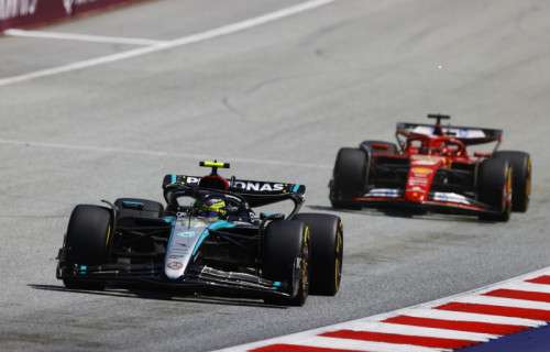F1 | Austria, la partenza: Leclerc danno all'ala. Hamilton aggressivo