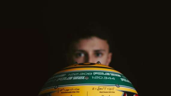 F1 | Racing Bulls, Hadjar e l'equazioni sul casco: l'omaggio al padre