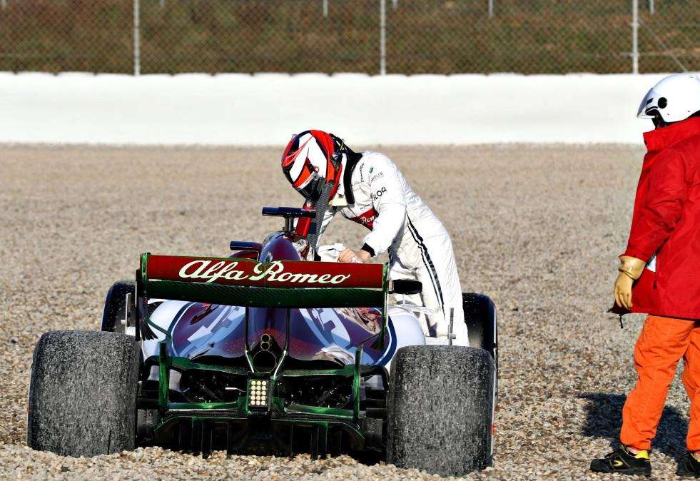 VIDEO F1, Barcellona: il testacoda di Vettel e il fuoripista di Raikkonen