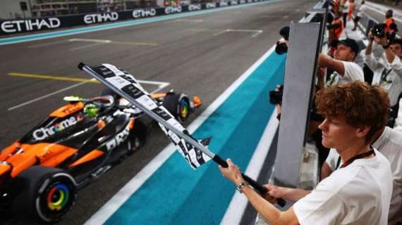 F1 | Sinner sventola la bandiera a scacchi ad Abu Dhabi: triste per Ferrari o concentrato? 