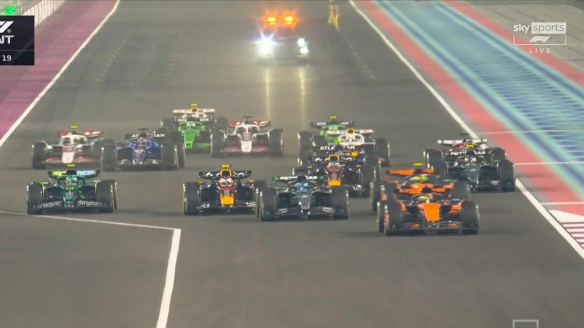 DIRETTA LIVE F1 | Sprint Race Qatar, Piastri vince, Norris terzo, Verstappen dietro ad entrambi, Ferrari imbarazzante