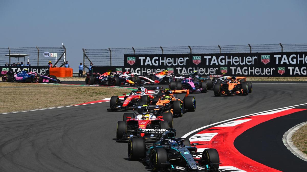 LIVE F1 | Diretta Gara GP Cina: 1-2 Mercedes, scontro tra Ferrari