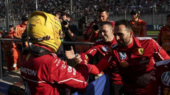 F1 | Ferrari, Hamilton e la pole celebrata con Pirelli: la Photogallery 