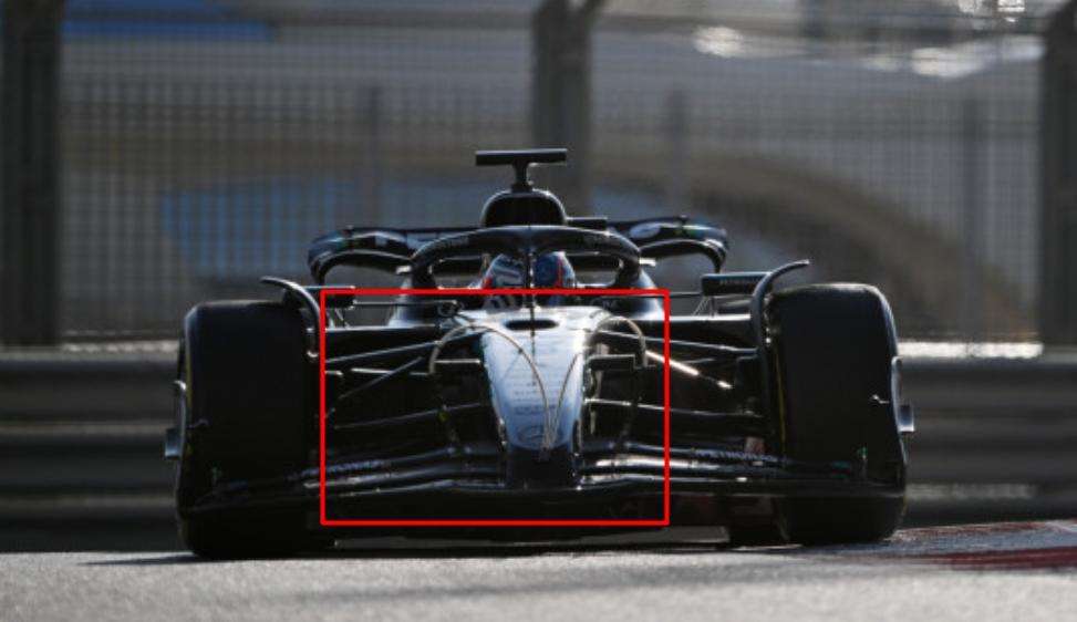 Mercedes e l’ala mobile anteriore con tubi idraulici a vista: Ferrari è avanti