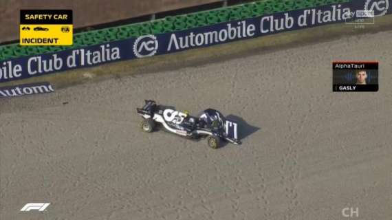 Formula 1 | Monza, caos nella partenza sprint: Hamilton pessimo, Gasly a muro
