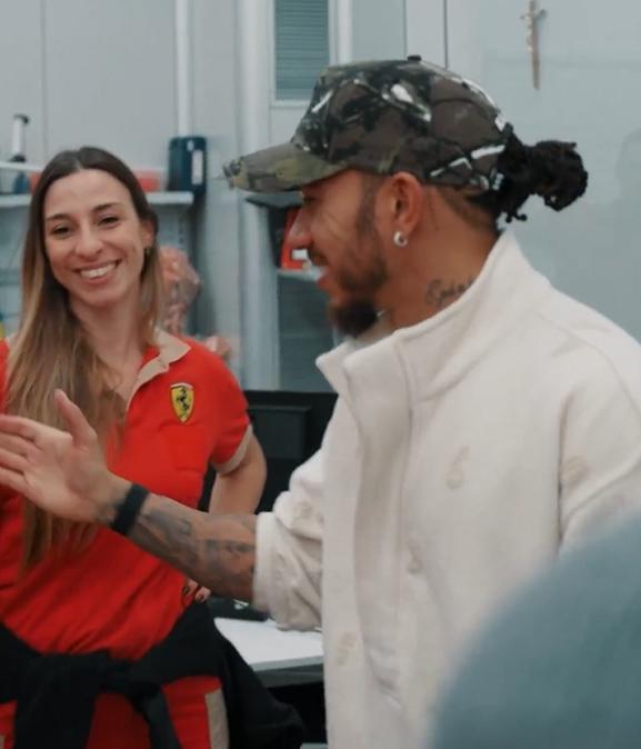 Hamilton sorprende Ferrari, regalo di Natale a tutta la Gestione Sportiva