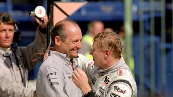 F1 | McLaren, Ron Dennis si apre sulla F1 moderna: "I miei figli mi dicono di tornare. La telecronaca? La spengo perchè..."