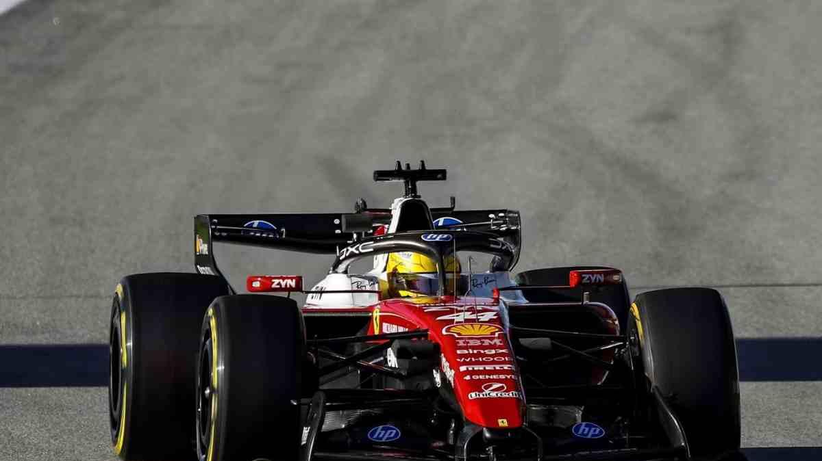 F1, Hamilton fa il punto sulla Ferrari: "Pista difficile e molto vento. Troppo presto per capire dove siamo"