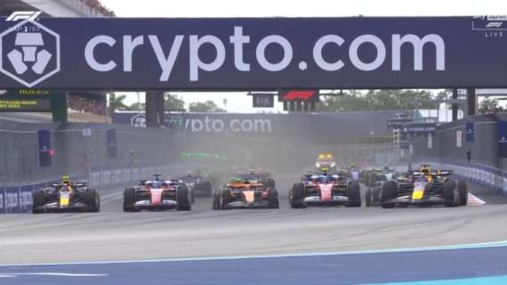 F1 | Red Bull, Perez scampa 2 penalità: kamikaze e falsa partenza