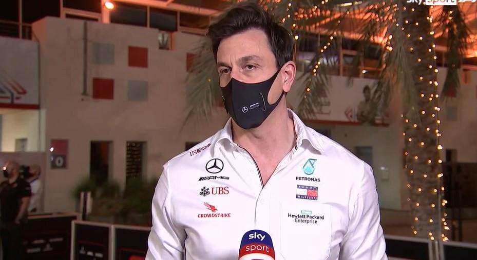 F1 / Abu Dhabi, Hamilton escluso dal regolamento. Wolff: "Non sta bene, sintomi moderati, ma per il Gp..."
