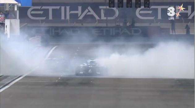 F1 / Gp Abu Dhabi: Mercedes, ecco i donuts. Hamilton campione, Bottas vicecampione, team campione