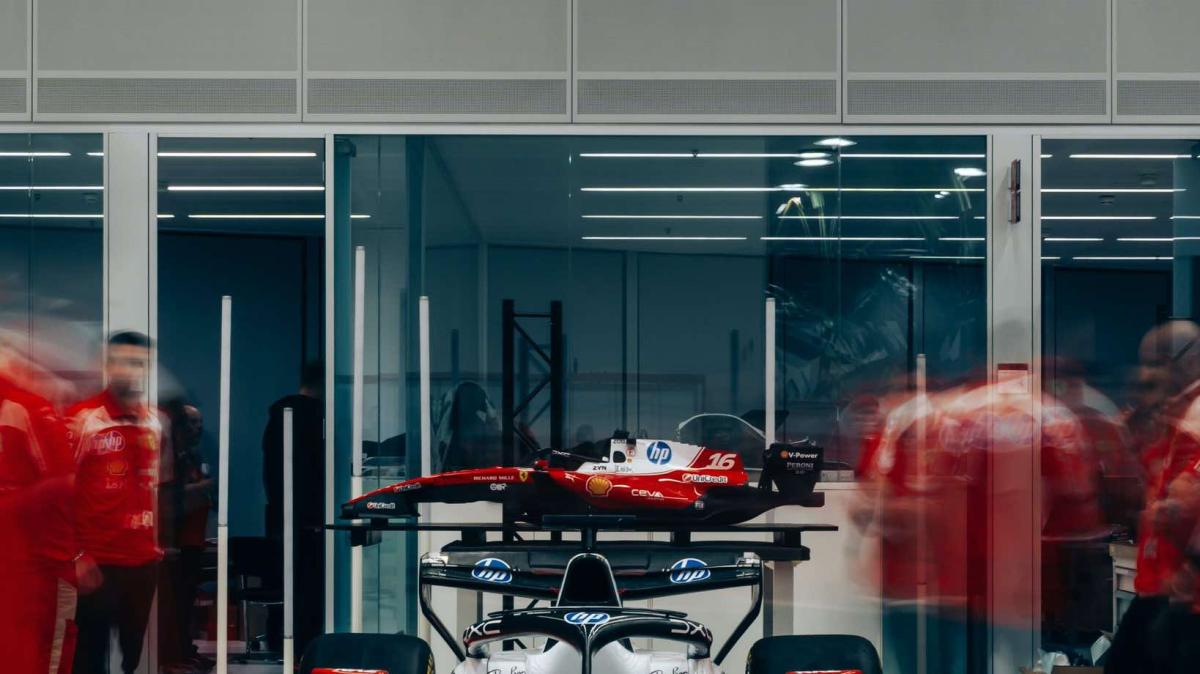 Ferrari, Leclerc alza il ritmo in Bahrain: buona top speed velocità mentre il telaio non risponde