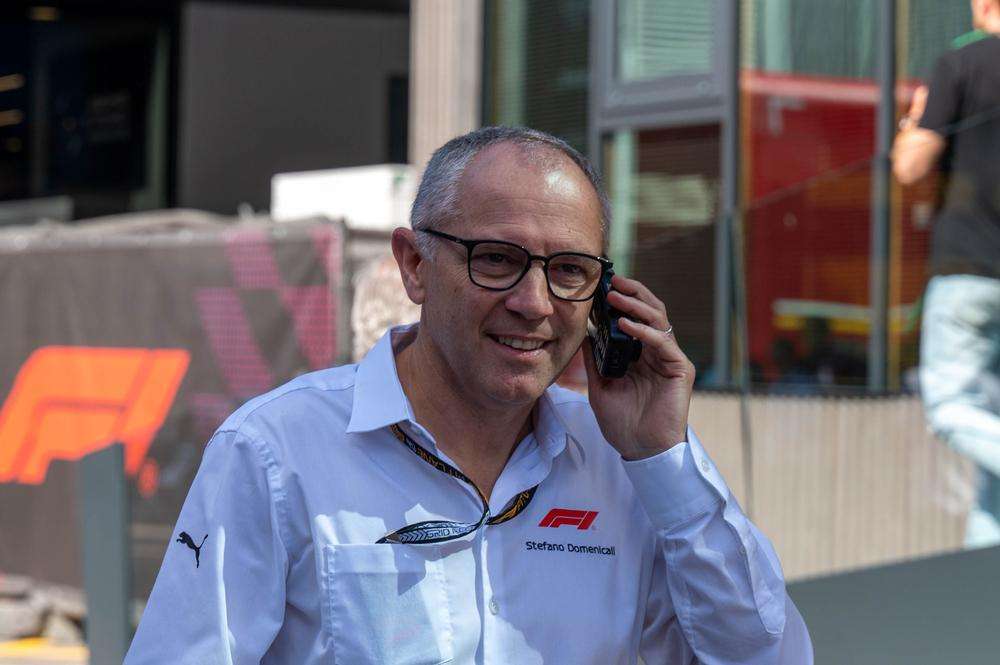 Domenicali analizza la Formula 1: futuro senza FP, Sprint e crisi Ferrari