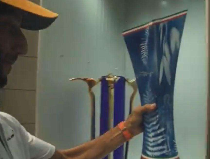 Formula 1 | McLaren, Ricciardo e il trofeo di Monza: accanto ad Adelaide '93 di Senna